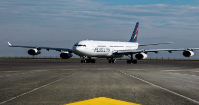avión de aerolínea Plus Ultra