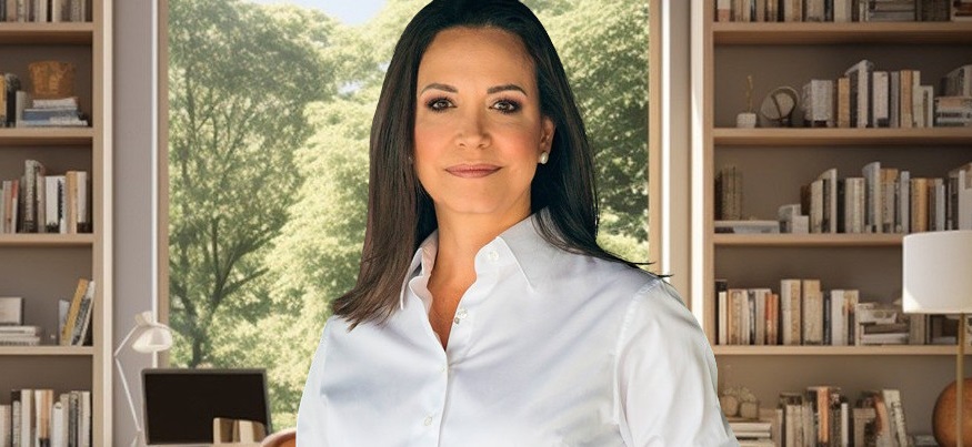 Maria Corina Machado en la biblioteca
