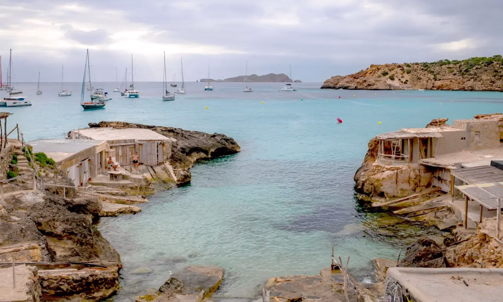 Cala secreta cerca de Tarida